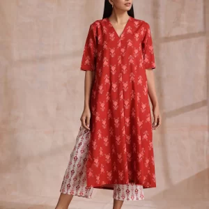 Women wearing TrueBrowns Red Ikat Print Cotton Kurta Pant Set